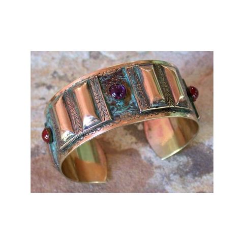 Click to view detail for EC-028 Cuff Bracelet Roman Bars Motif with Amethyst, Carnelian $130